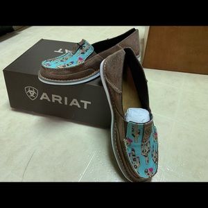 Ariat Cruiser slide on flats
